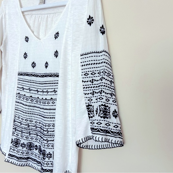 Lucky Brand Women’s White & Black Embroidered 3/4 Sleeve Top - Picture 4 of 6